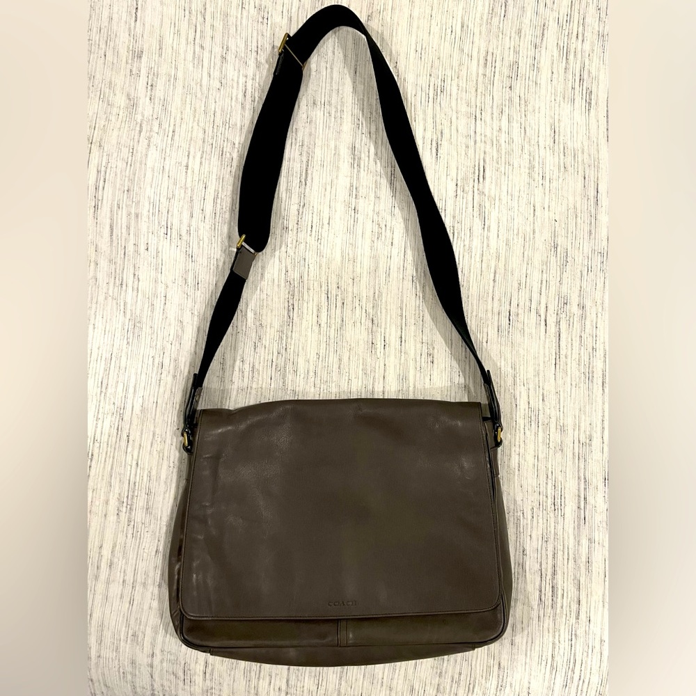 Stylish Leather Coach Messenger/Crossbody Bag